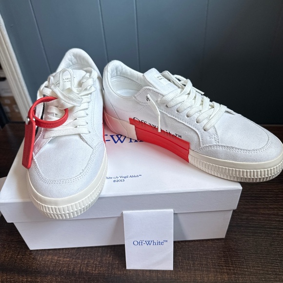 Off white sneakers - Picture 1 of 4